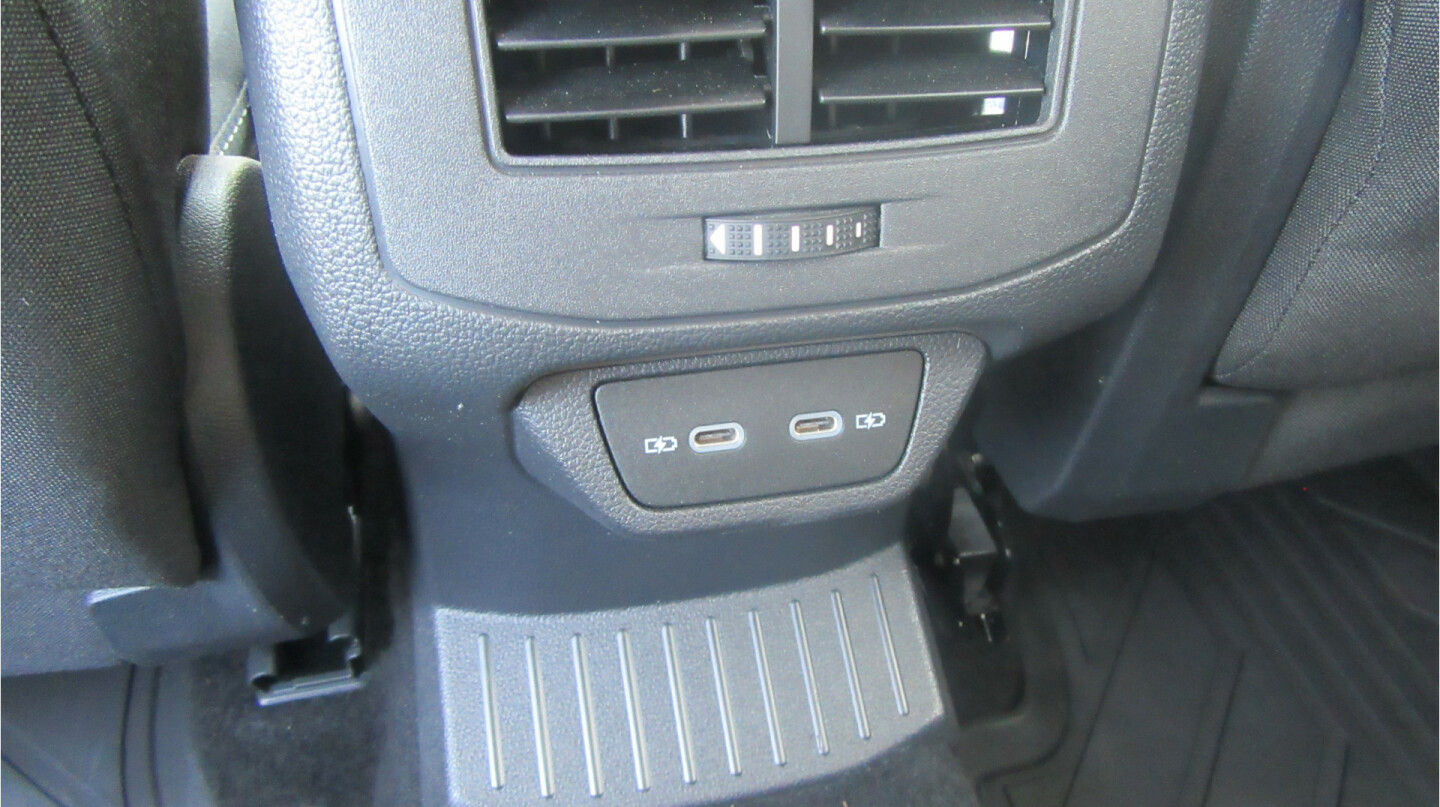 Volkswagen-T-Roc-25